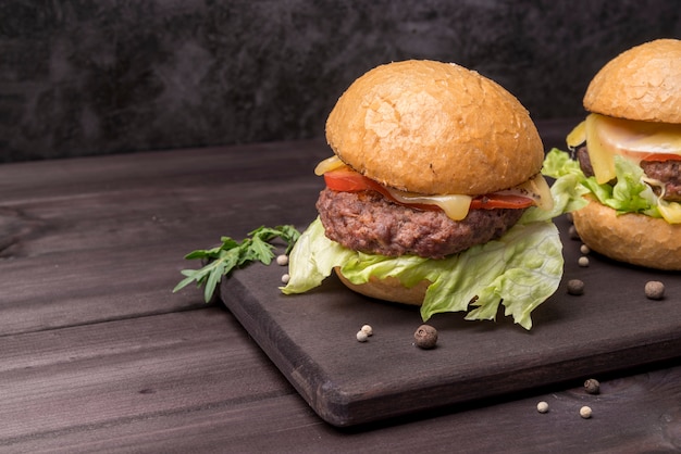 Free photo yummy burger on wooden table