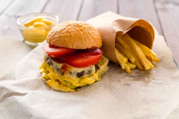 Free Photo yummy cheeseburger with french fries