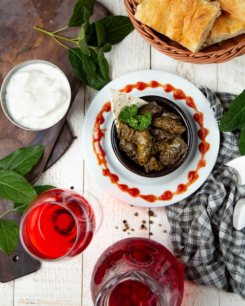 Free photo Ð°zeri national dolma from grape leaves and katyk