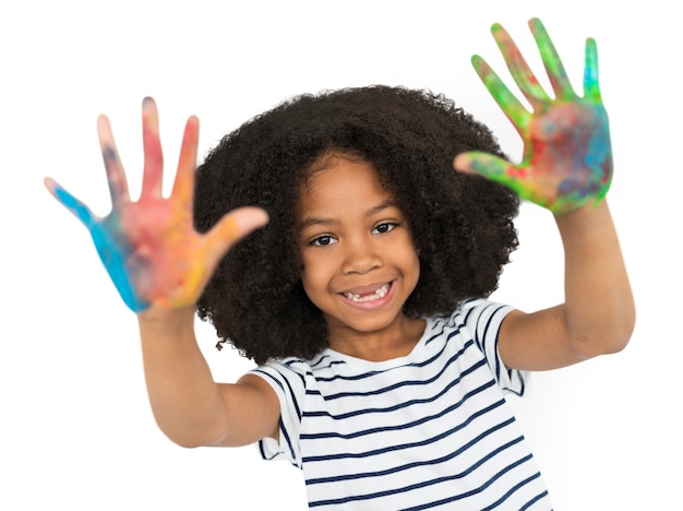 Free PSD african descent little girl hand painting concept