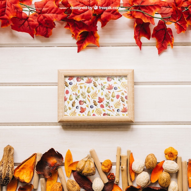 Free PSD autumn mockup with frame