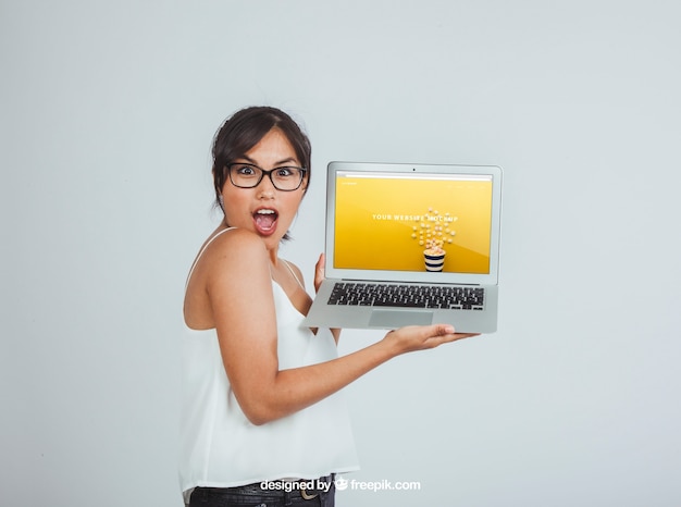 Free PSD design of mock up with surprised woman and laptop