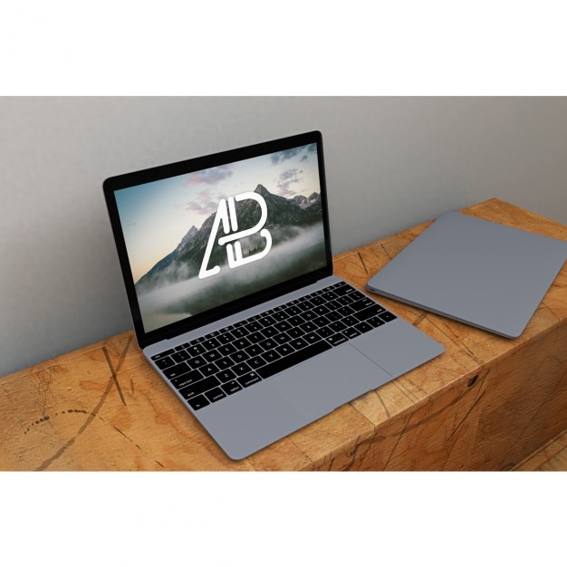 Free PSD laptop mock up