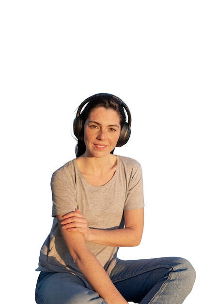 Free PSD medium shot woman wearing headphones