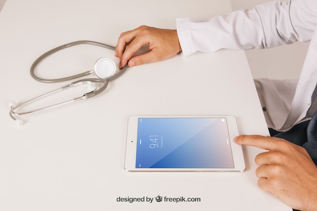 Free PSD mock up design with medical doctor working with tablet