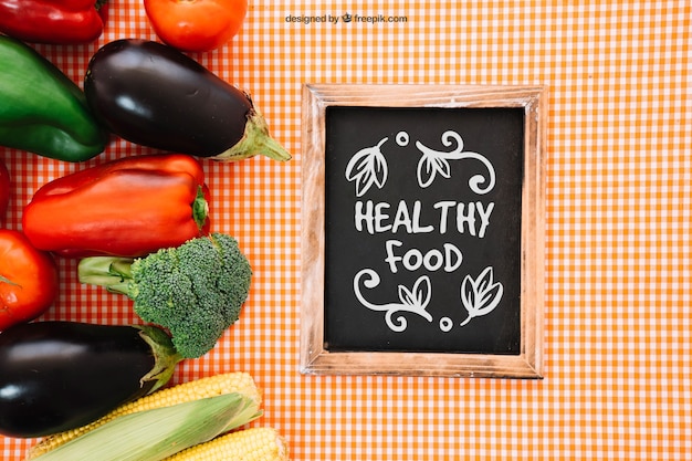 Free PSD slate mockup with vegetarian food decoration