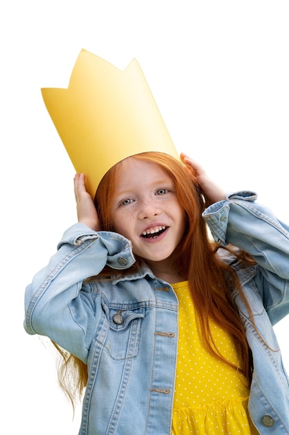 Free PSD studio portrait of young girl with paper crown