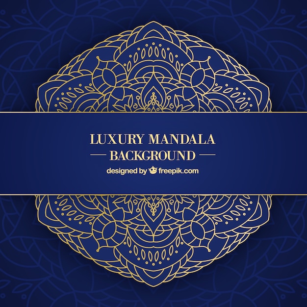 Free vector golden mandala background with luxurious style