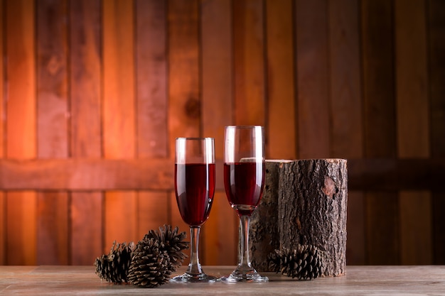 2 wine glasses on wooden background