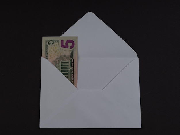 5 US dollar in the envelope