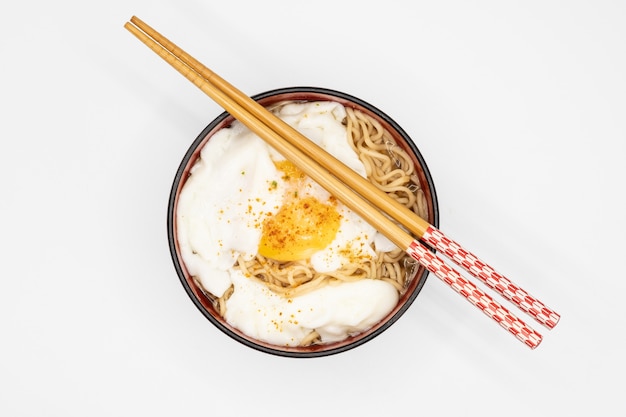 à¸·noodles in a bowl on white background