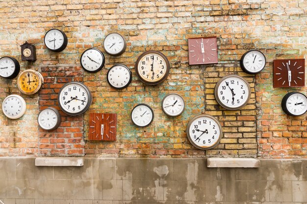 Photo abstract background composed of clocks on wall