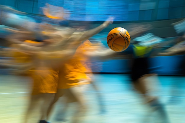 Photo abstract blur of basketball game with focus on ball in motion