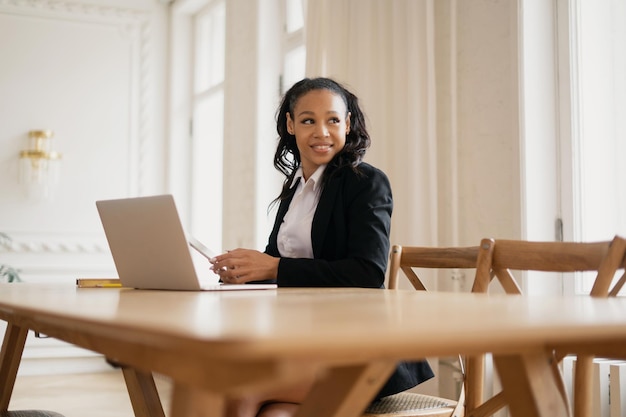 The accountant calculates the credit in the Internet table on the computer Prints an email