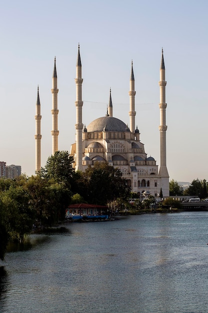 Photo adana / turkey, sabanci central mosque view. travel concept photo.