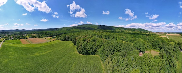 Photo aerial view of agricultural and green fields in countryside