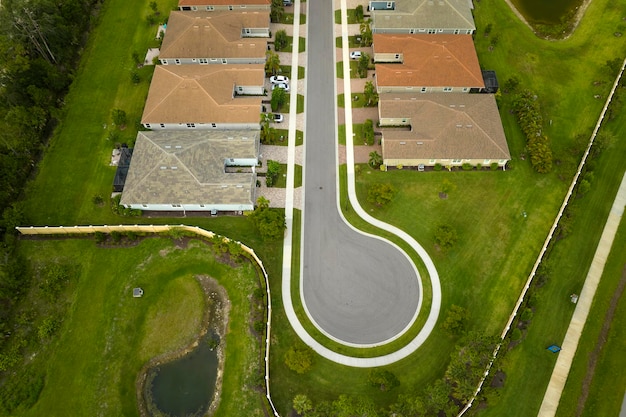 Aerial view of culdesac at neighborhood street dead end with tightly packed homes in Florida closed living clubs Family houses as example of real estate development in american suburbs