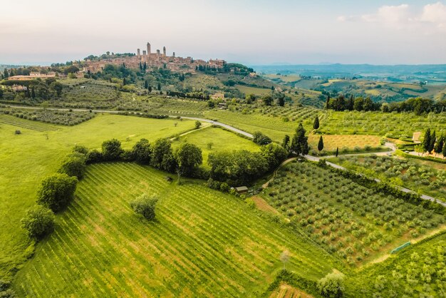 Photo aerial view of famous medieval san gimignano hill town with its skyline of medieval towers including the stone torre grossa province of siena tuscany italy