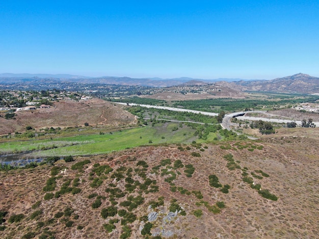 Photo aerial view of inland lake hodges and bernardo mountain great hiking trail and water activity