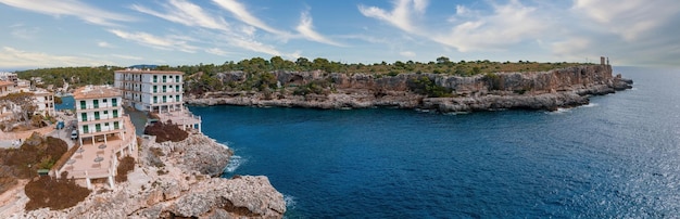 Photo aerial view of the porto colom fishing village in majorca