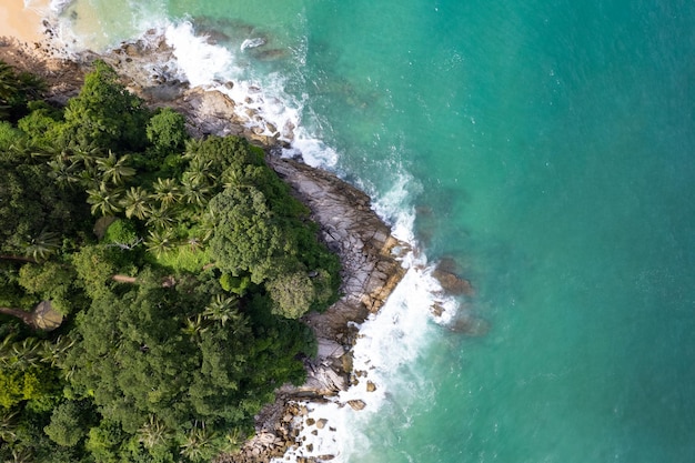 Aerial view of sea crashing waves White foaming waves on seashore rocks Top view Rocky coast