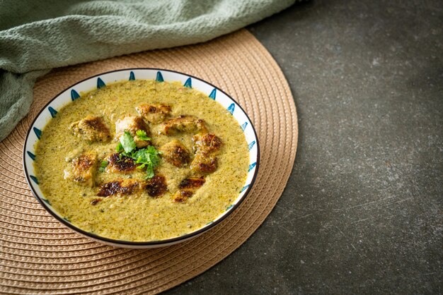 Afghani chicken in green curry or Hariyali tikka chicken hara masala