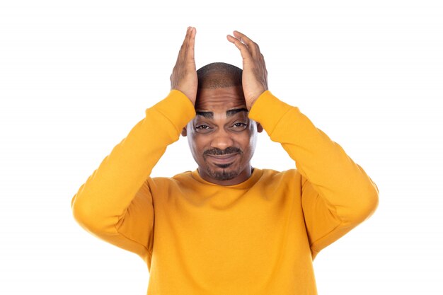 Afroamerican guy wearing a yellow sweatshirt