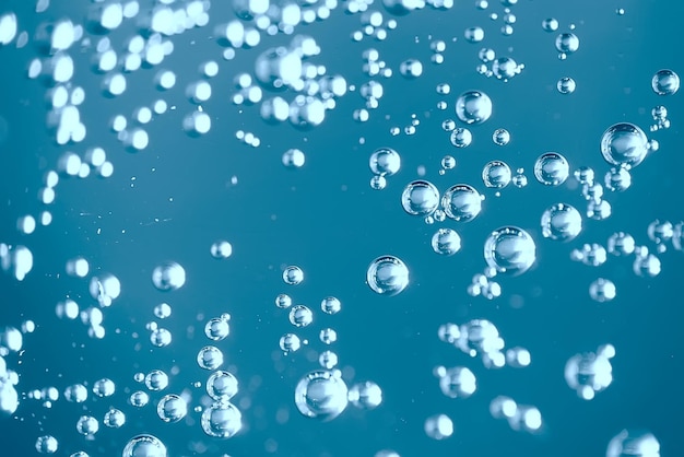 Photo air bubbles in water macro background / blue background abstract bubbles in water