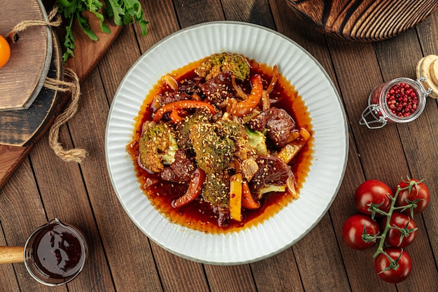 Aisan stewed beef with broccoli and pepper