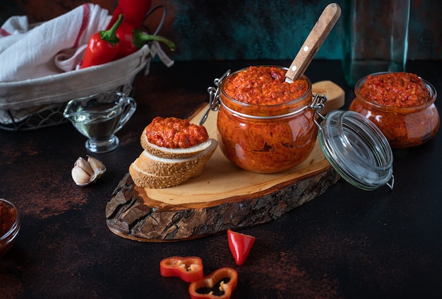 Photo ajvar traditional balkan appetizer in a glass jar