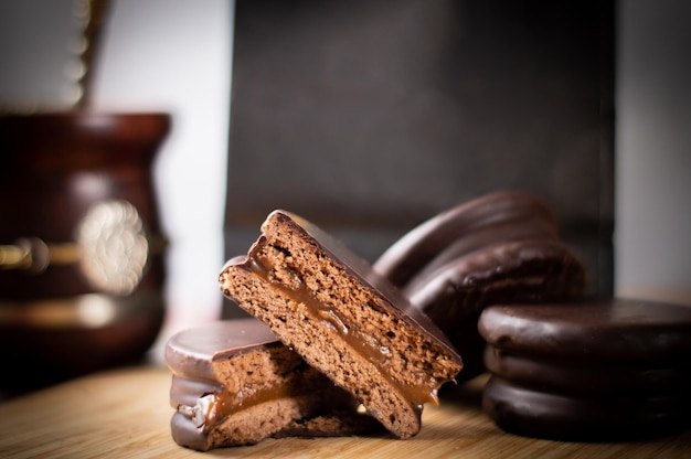 Alfajores de dulce de leche con cobertura de chocolate