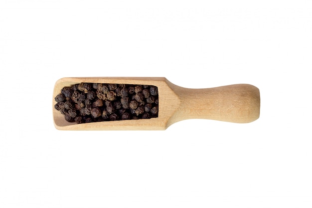 Allspice in a wooden bowl