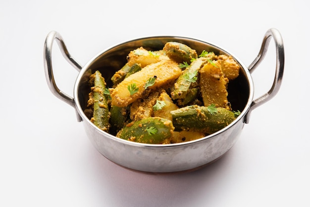 Aloo Potol or Dalna Recipe is a traditional sabzi from bengal made with potato pointed gourd