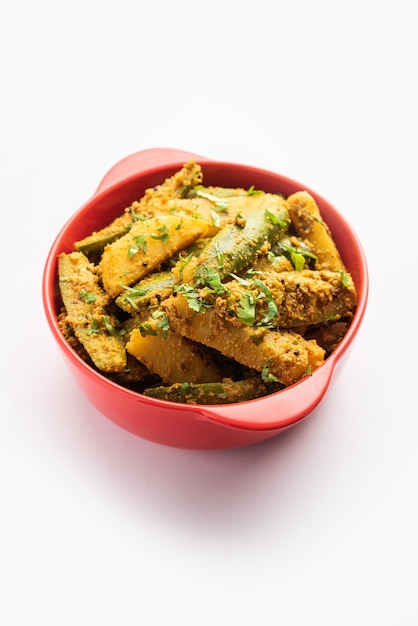 Aloo Potol or Dalna Recipe is a traditional sabzi from bengal made with potato pointed gourd