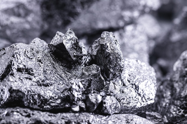 Aluminum nugget ore used in the industry as a structural material in planes boats automobiles Packaging such as aluminum foil light and resistant metal that does not oxidize