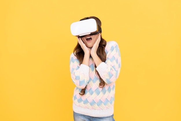 Photo amazed teen girl wear vr glasses using future technology for education in virtual reality, hmd.