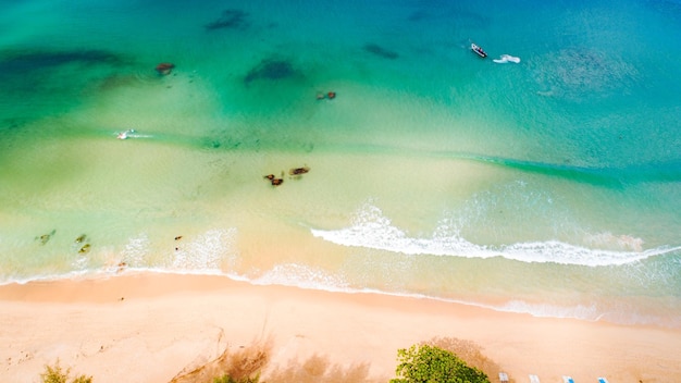 Photo amazing sea beach aerial view of tropical beach sea in the beautiful phuket island located at surin beach phuket thailand