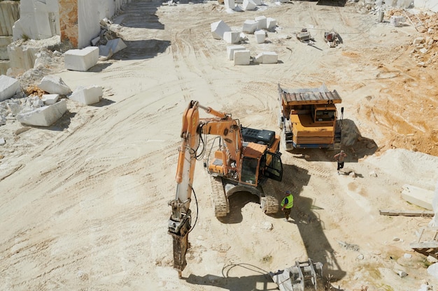 Above angle of dump truck and hydraulic caterpillar construction machine