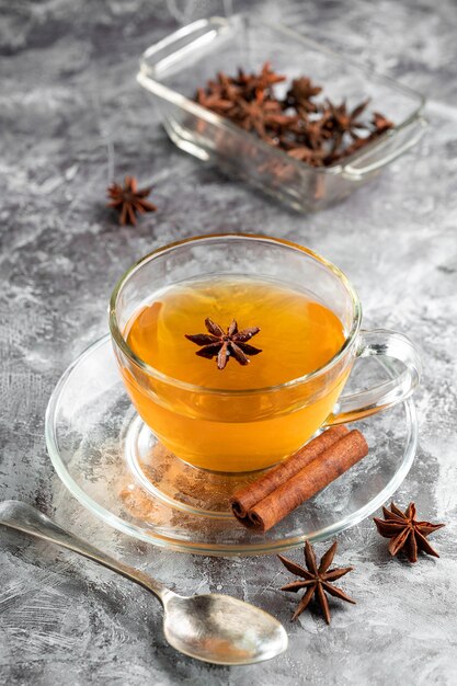 Photo anise tea with cinnamon in glass cup