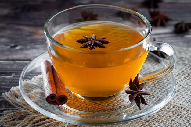 Photo anise tea with cinnamon in glass cup