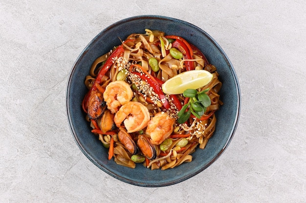 Photo apetite rice noodles with shrimp