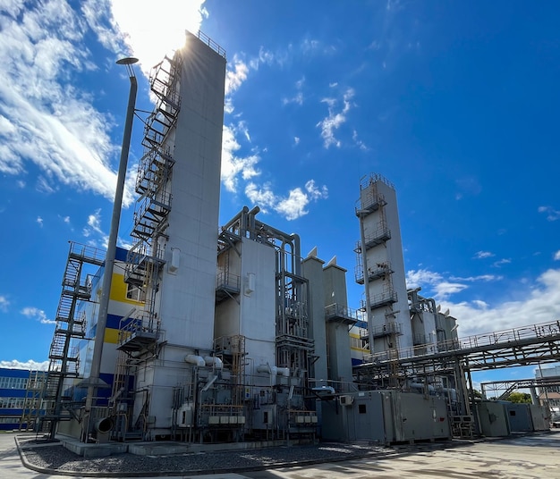 The appearance of the distillation column and the main heat exchanger for separating air into oxygen