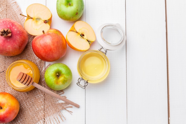 Apple and honey, traditional food of jewish New Year 