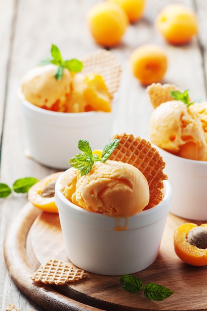 Apricot ice-cream with mint