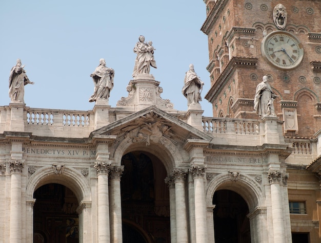 Arch antique statues in Rome, Italy