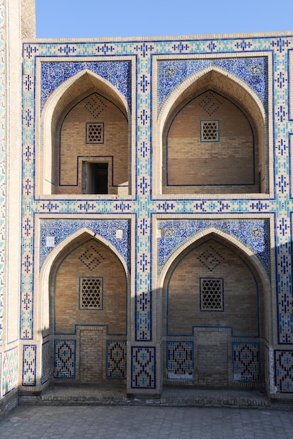 The arch and gates of the ancient Asian traditional ornament