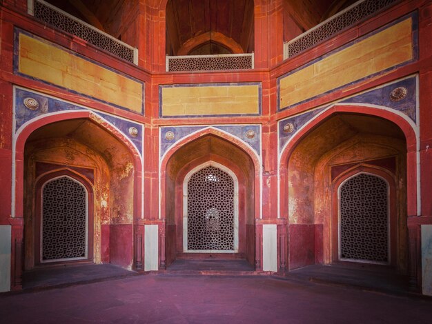 arch with carved marble window Mughal style Humayun's tomb Delhi