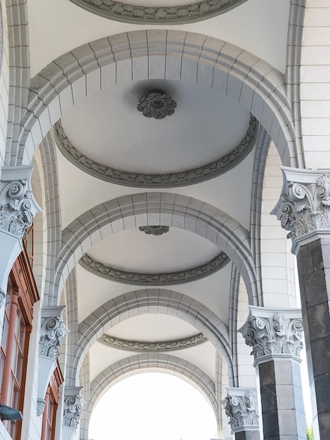 Arches of the main arcade of the Railway Station Polished granite columns