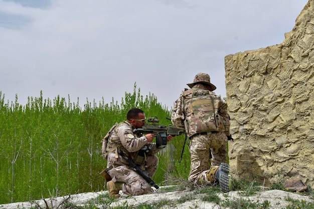 Army soldier performing military maneuvers on the battlefield