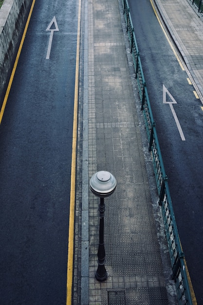 Arrow traffic signal on the street